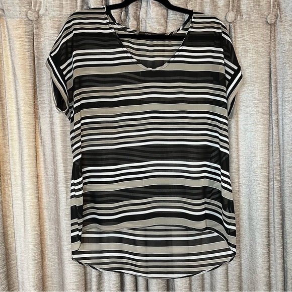 Soprano Black and Grey Stripe Short Sleeve Blouse Size Medium - Picture 2 of 13